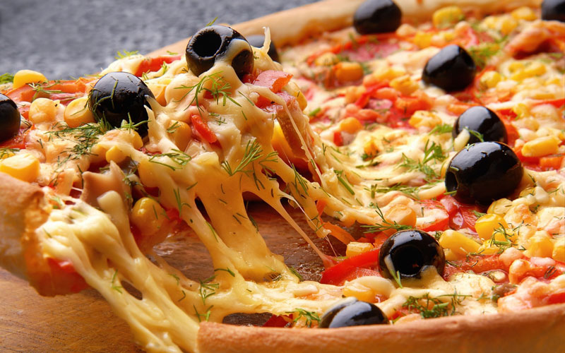 пицца, маслины, сыр, помидор, укроп, кукуруза, тесто